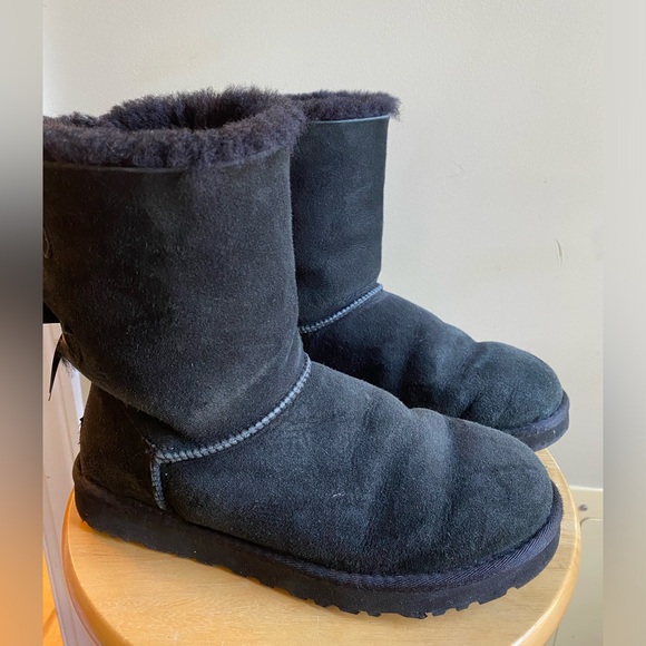 Women’s Uggs - Picture 3 of 3